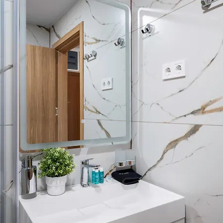 Apartment Stylish Urban Haven With Dedicated Parking Spot By Flat Mаnager